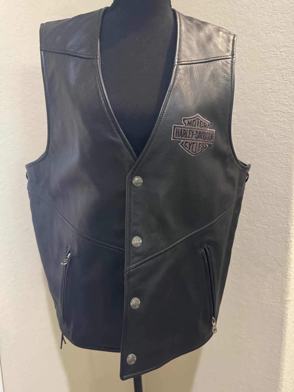 Harley-Davidson Black Leather Vest with Embroidered Shield Large